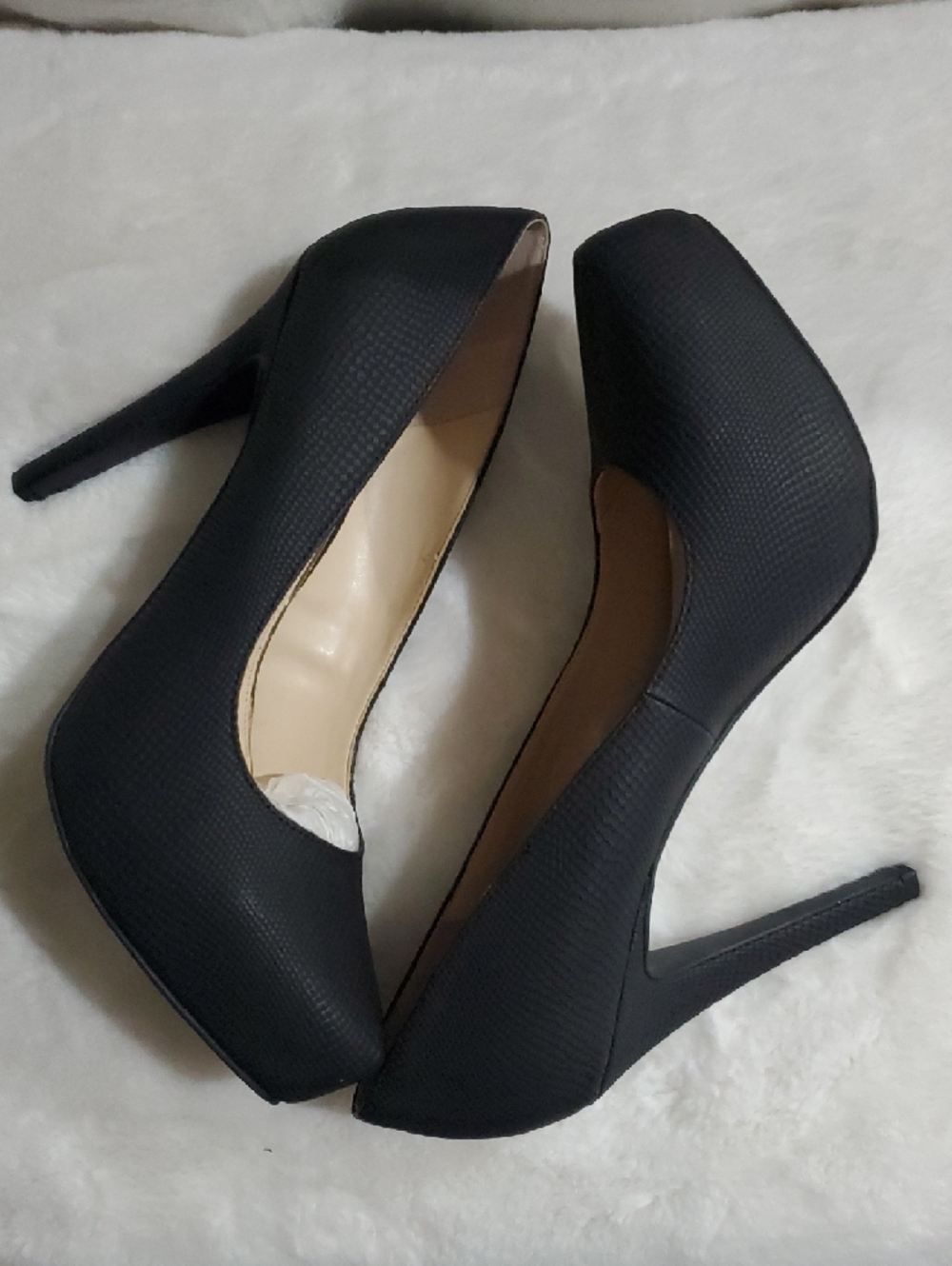 Jessica Simpson Black Pointed-Toe Women's Pumps